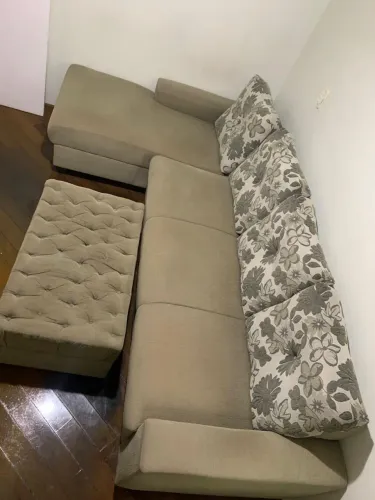 Sofá 4 lugares + puff