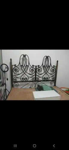Cama antiga queem ferro fundido