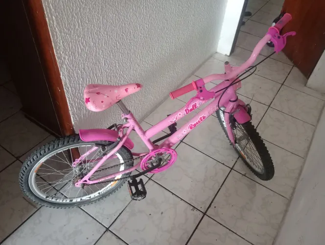 Bicicleta infantil seminova cor de rosa
