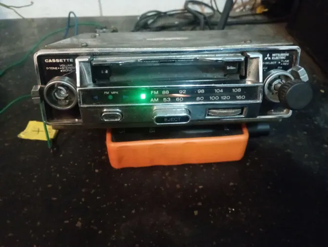 Rádio toca fitas Mitsubishi 
