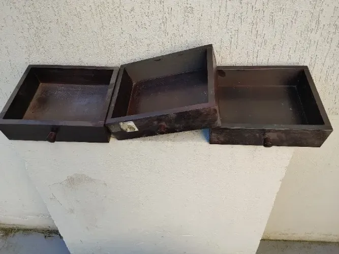 3 gavetas de madeira