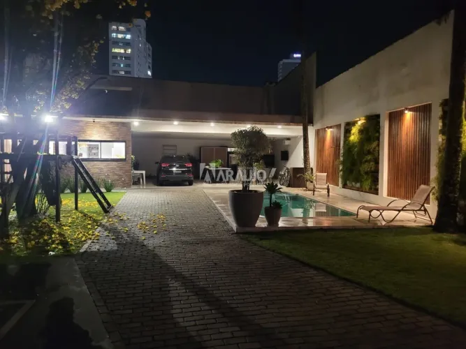 Casa com quadra e piscina no Centro de Itajaí