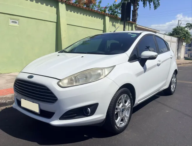 Ford Fiesta 1.6 16V Flex Aut. 5P 2015