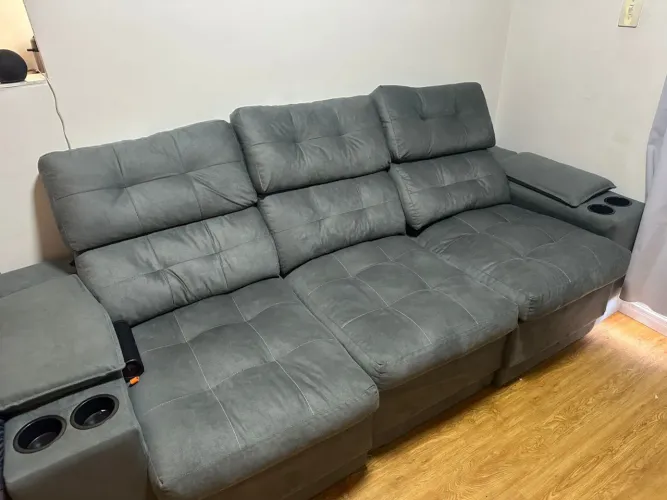 Sofá retrátil (apenas 3 meses de uso)