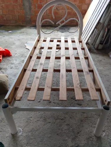 Cama tubular de ferro