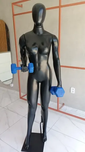 Manequim masculino e feminino fitness 