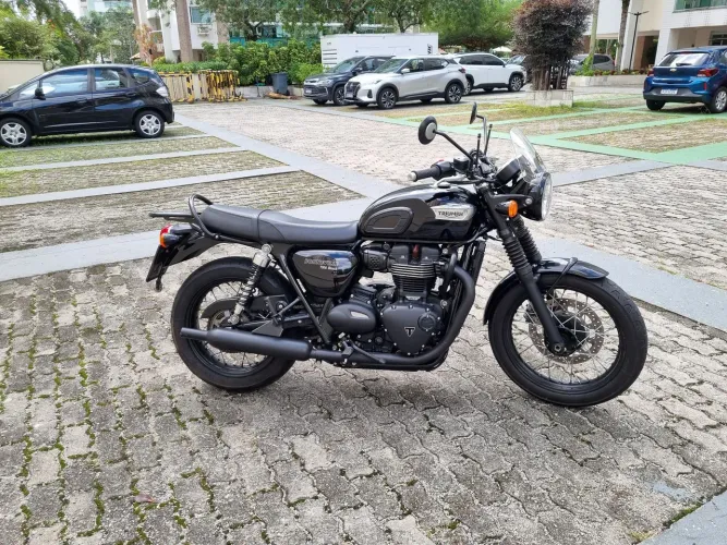 TRIUMPH T100