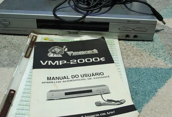 Aparelho videoke Rafa VMP2000s + microfone+ cartuchos + pasta de música 