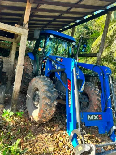 Trator NEW HOLLAND cabinado 5.100