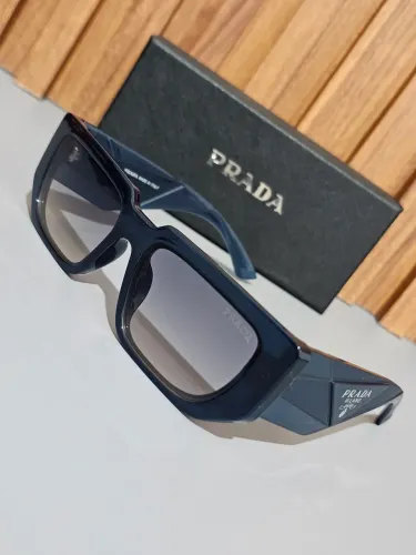 Óculos de sol Prada Milano 
