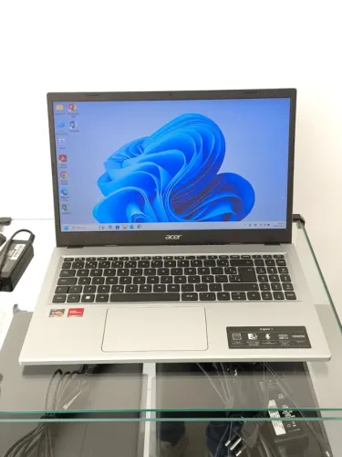 Notebook Acer Aspire 3 | Ryzen 3 7320U | 8GB | 512GB SSD | Radeon 610M | 15.6"