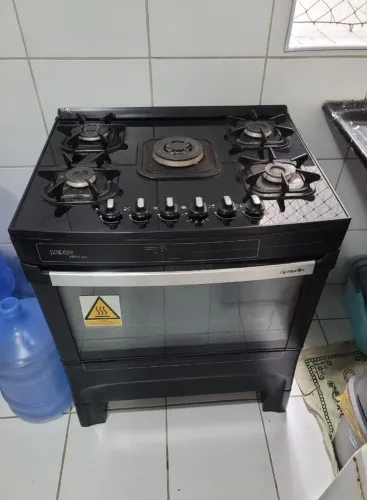 Fogão Mueller elétrico com 5 bocas