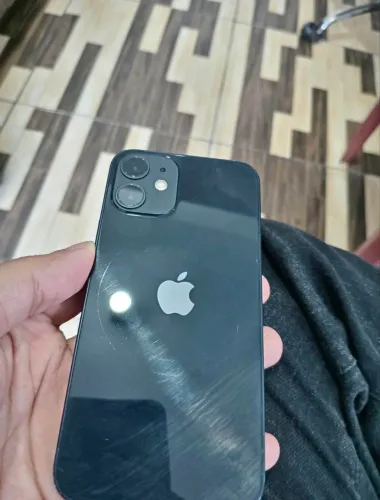 iPhone 12 mini novo tirando a película tá novo