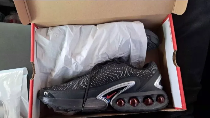 Vendo tênis AIR MAX DN BLACK METALLIC RED original