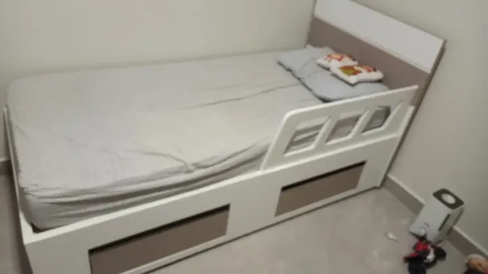 Cama de solteiro planejada com duas gavetas grandes