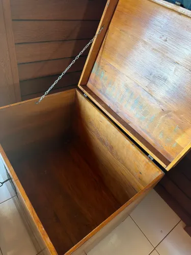 Baú antigo colonial maciço perfeito 
