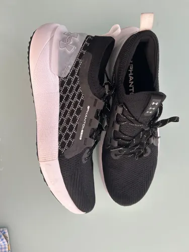 Tênis Under Armour 700 reais