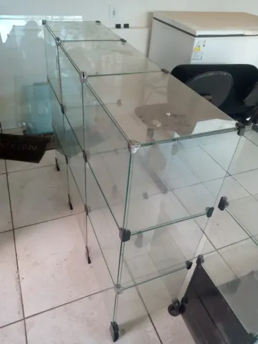 Duas Vitrine / Prateleira Expositora de Vidro Temperado(Pequena e grande)
