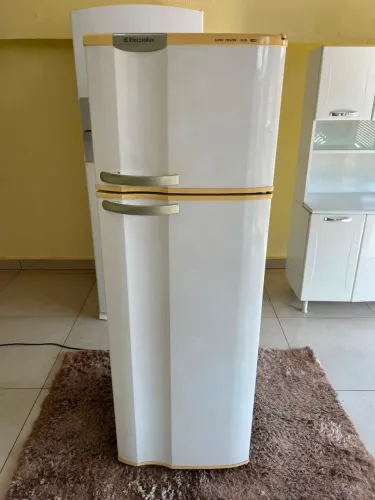 Geladeira Electrolux 330 litros gelo seco ((ENTREGO GRATIS))