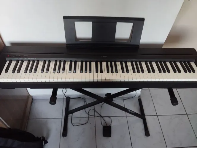 Piano digital Yamaha P-45