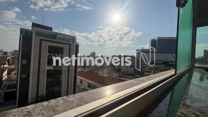 Excelente cobertura com Quatro Quartos , sendo uma suíte e uma semi suíte