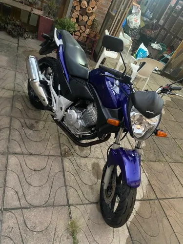 Moto Honda CB 300 / 2011