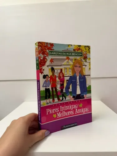 Livro Piores Inimigas, Melhores Amigas - Annie Bryant | Excelente Estado