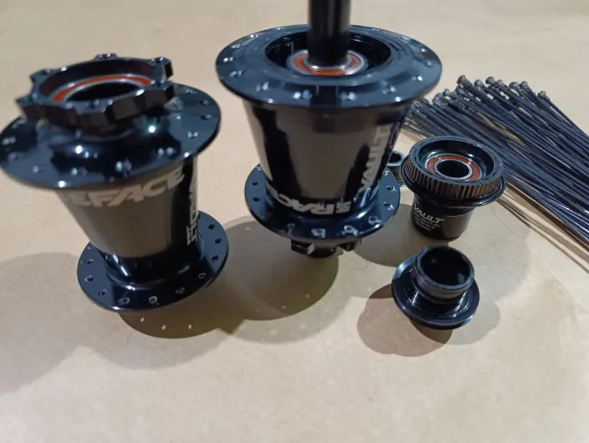 Par de cubos Race face vault j424 j414 jogo de raios DT swiss com niples mtb