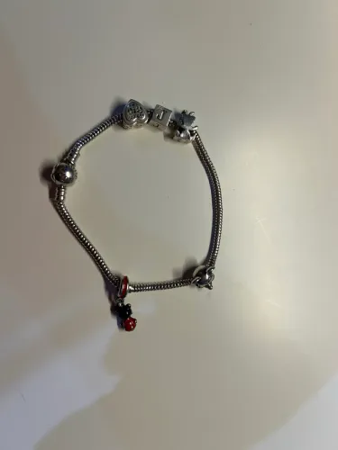 Pulseira da Pandora com pingentes