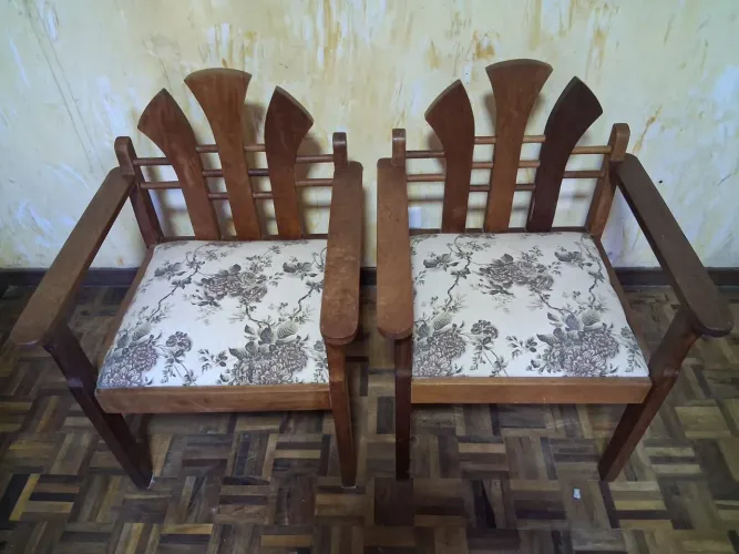Par de Poltronas de Madeira