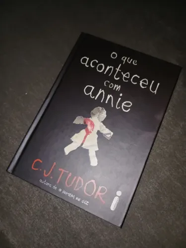 O que Aconteceu com Annie? [C.J. Tudor]