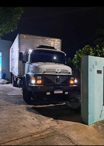 Vende-se camião Mercedes-Benz