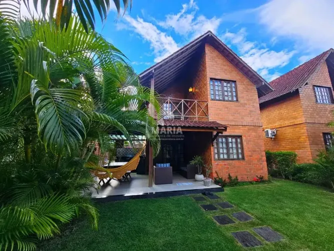 Casa de condomínio com 04 suítes e espaço gourmet privativo à venda em Gravatá/PE!