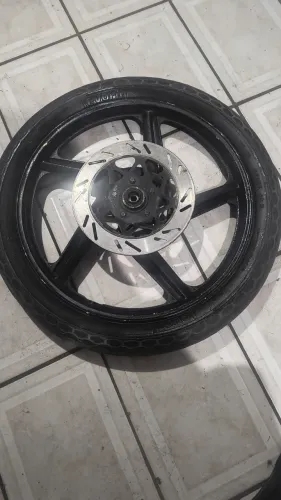 BArdada roda aro 18 freio a disco <br>Roda alinhada<br>Disco e rolamentos bons<br>Pneu de brinde