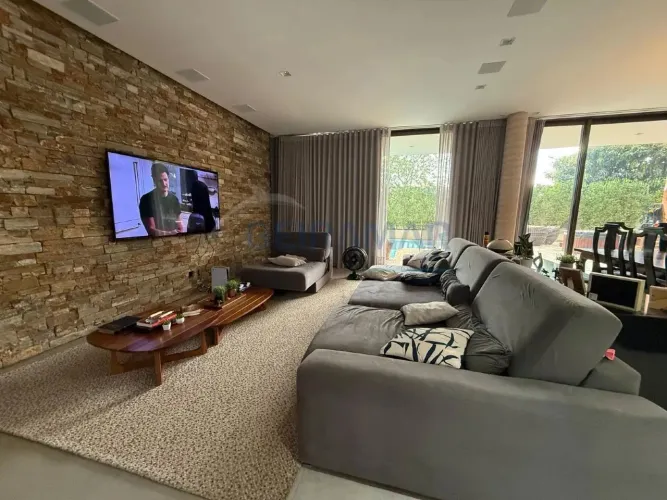 Casa de Alto Padrão com 3 Suítes, Closet e Elevador à Venda no Alphaville Residencial I
