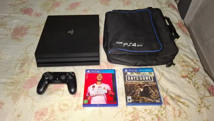PS4 Pro 1TB 2 Jogos e 1 Controle + Bolsa de transporte