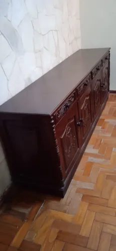 Mesa de jantar e arca