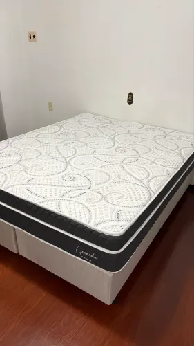 CAMA QUEEN + COLCHÃO