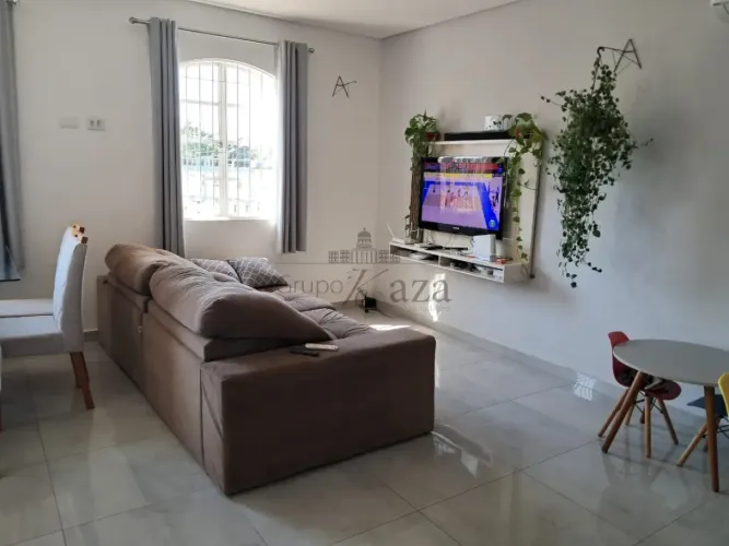 Casa - Jardim das Indústrias - 3 Dormitórios - 222m².