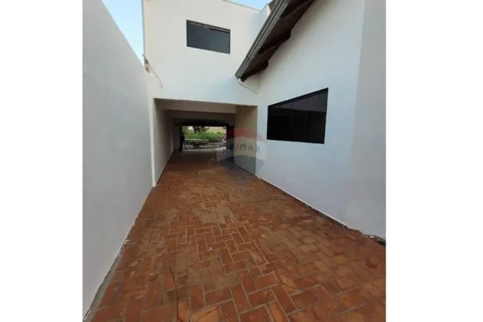 Casa Ampla com Laje, Suíte com Hidromassagem e Terreno de 675 m² no Jardim Rio Preto Tang