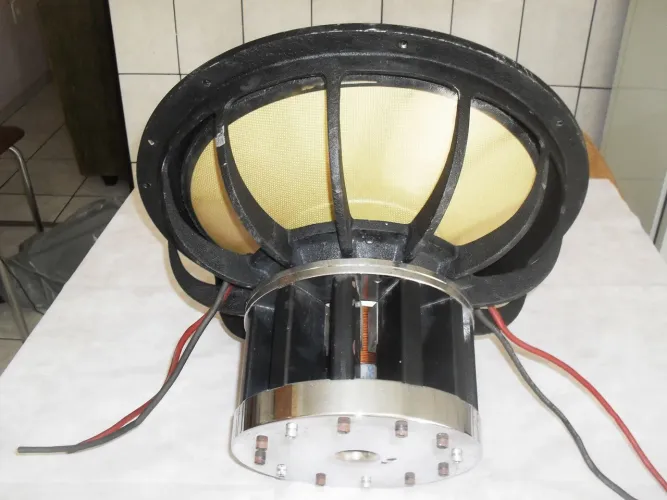 Subwoofer alto falante 19 polegadas neodímio de 30,000wrms um dos únicos no Brasil 