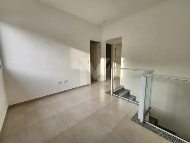 Casas em Condomínio com 1 ou 2 Dormitórios a Poucos Metros da Praia em Praia Grande