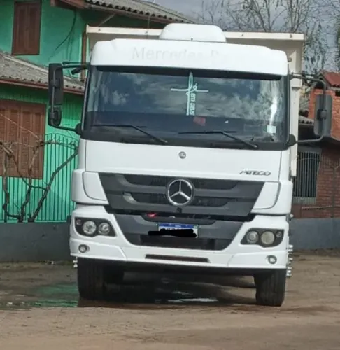 Caminhão M. Benz Atego 3030 caçamba