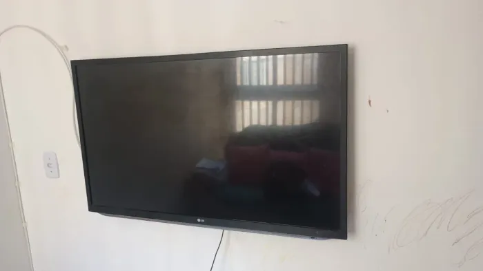 TV LG 50" (Para Conserto ou Retirada de Peças)