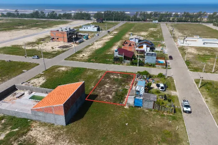 Terreno de 300m² a 200m da Praia no melhor bairro de Balneário Gaivota: Village Dunas Nort
