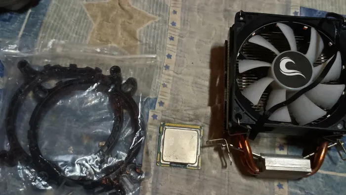Processador core i i5 650, Air cooler RGB e dois pentes de memória ddr3 não faço entrega