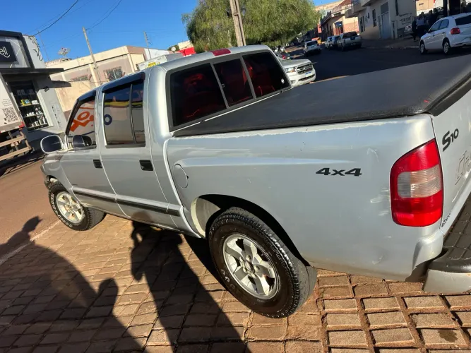 Chevrolet S10 P-up Tornado 2.8 TDI 4x2/4x4 CD Dies 2005