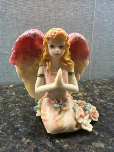 estátua anjo orando de resina