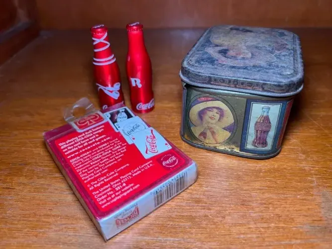 Itens de colecionador Coca-Cola: Garrafinhas, Baralho e Lata Antiga -RELÍQUIA ÓTIMO ESTADO
