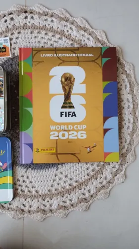 Álbum Dourado com figurinhas + Álbum Brochura
